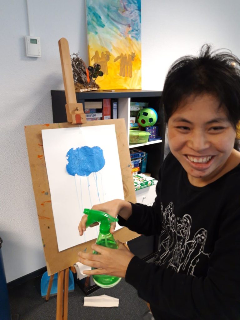 lin schildert een regenwolk
